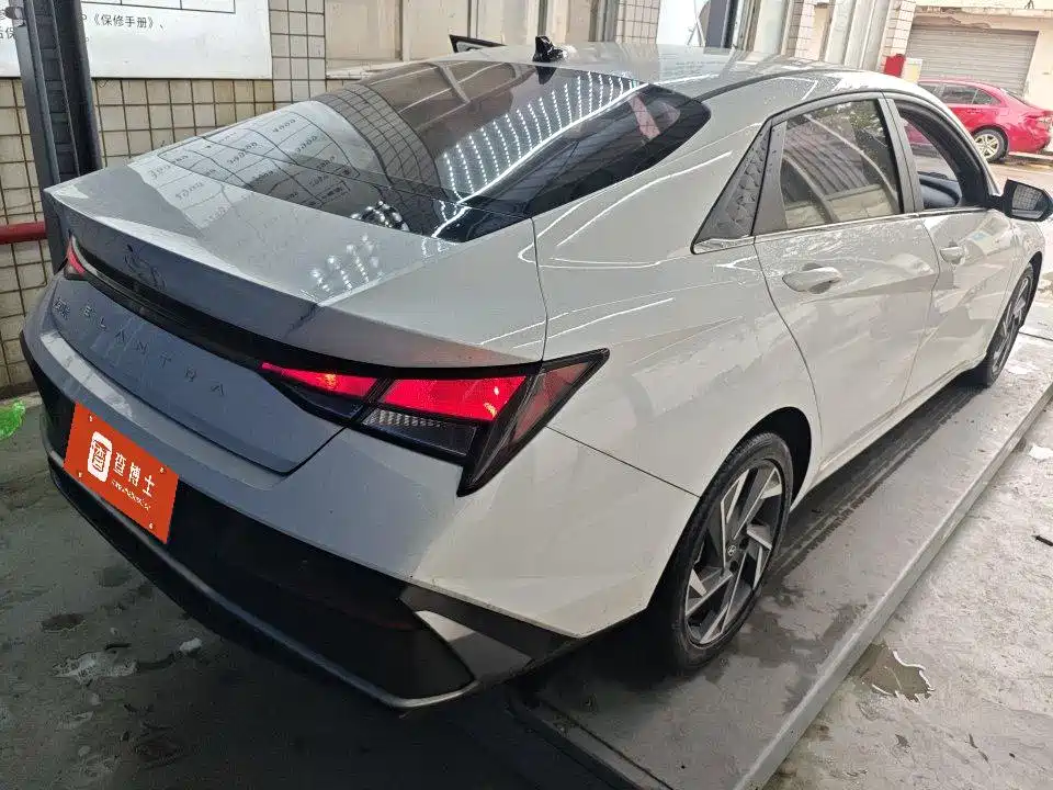Hyundai Elantra 2023 — фото 4