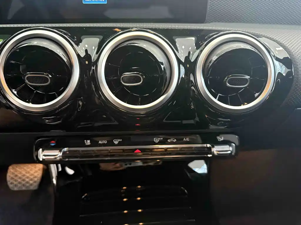 Mercedes-Benz A-Class 2022 — фото 9