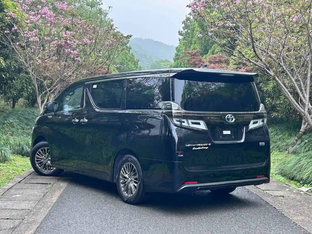 Toyota Vellfire 2023 — фото 4