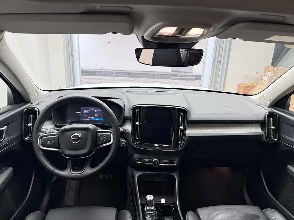Volvo XC40 2025 — фото 9