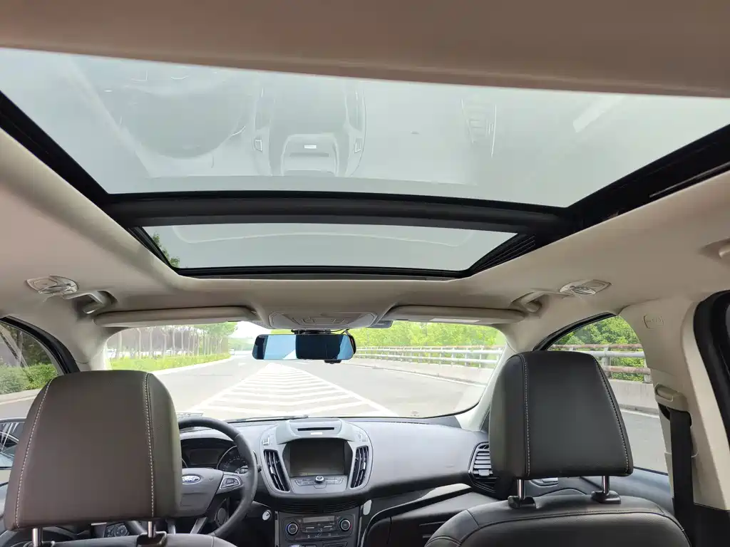 Ford Kuga 2017 — фото 11