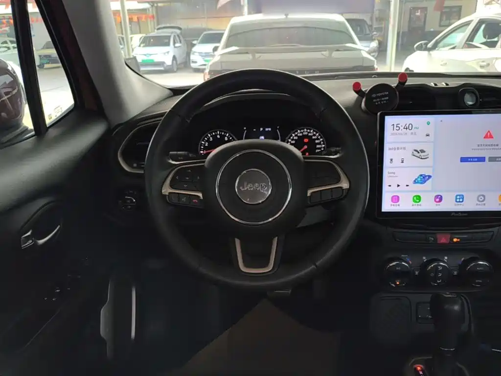Jeep Renegade 2018 — фото 11