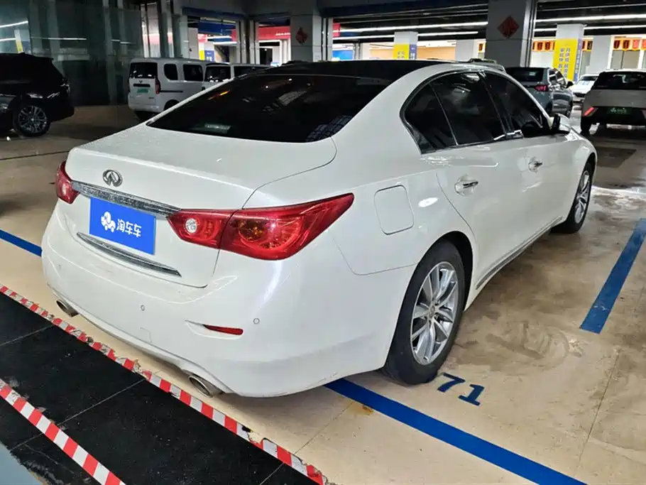 Infiniti Q50L 2015