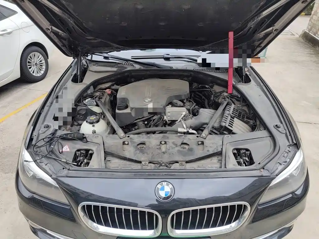 BMW 5 Series 2015 — фото 11