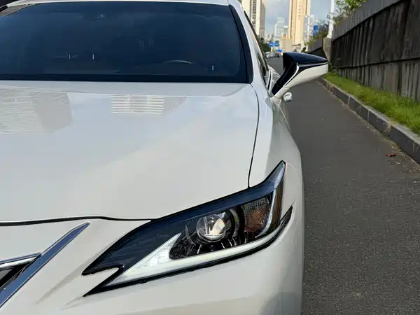 Lexus ES 2020