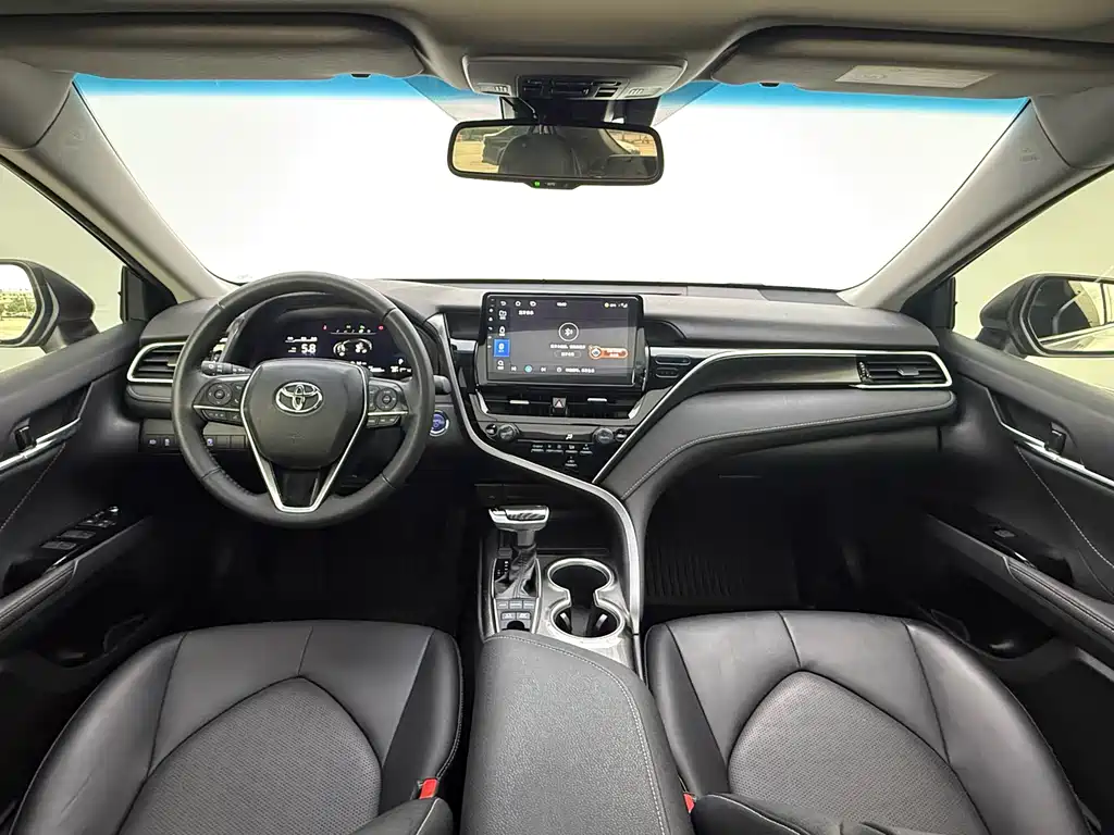 Toyota Camry 2022 — фото 12