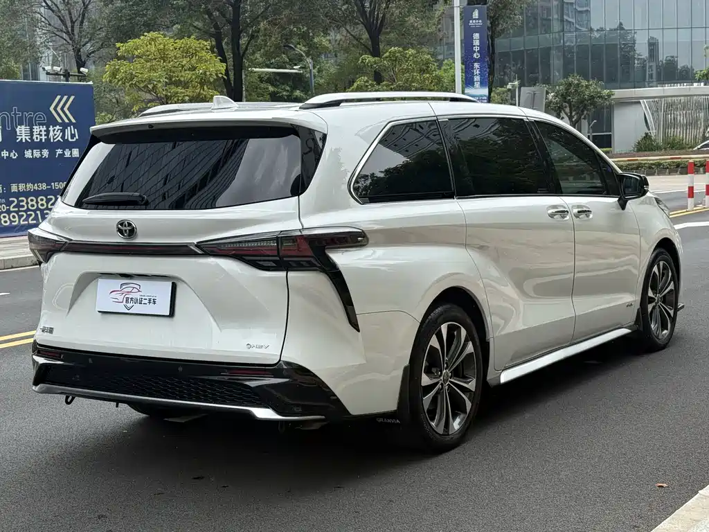 Toyota Granvia 2024