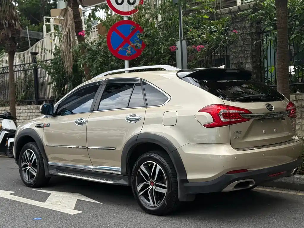 BYD Tang New Energy 2016 — фото 13