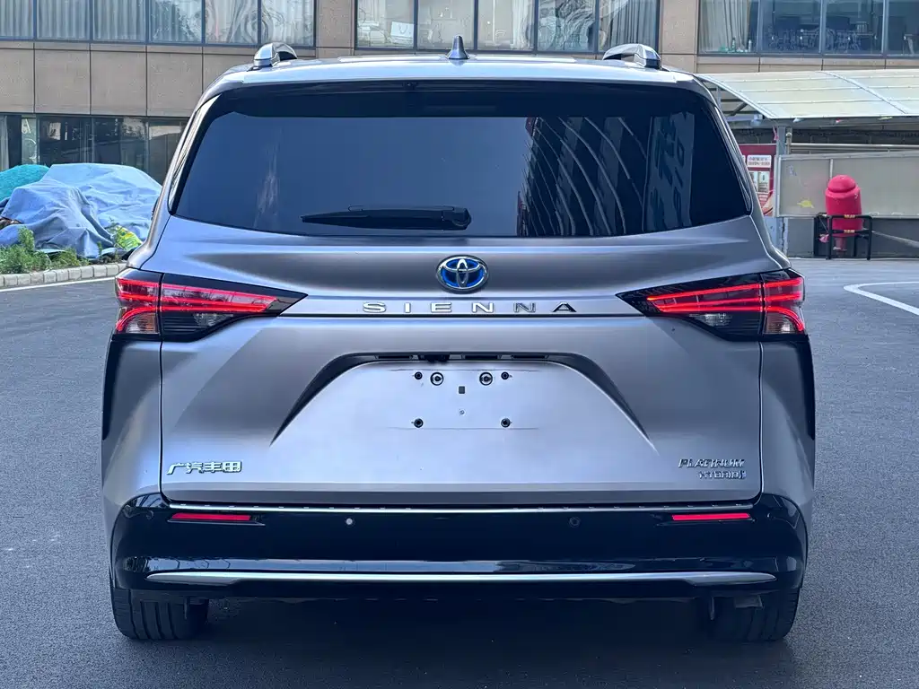 Toyota Sienna 2023 — фото 14