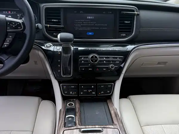 GAC Trumpchi M8 2018