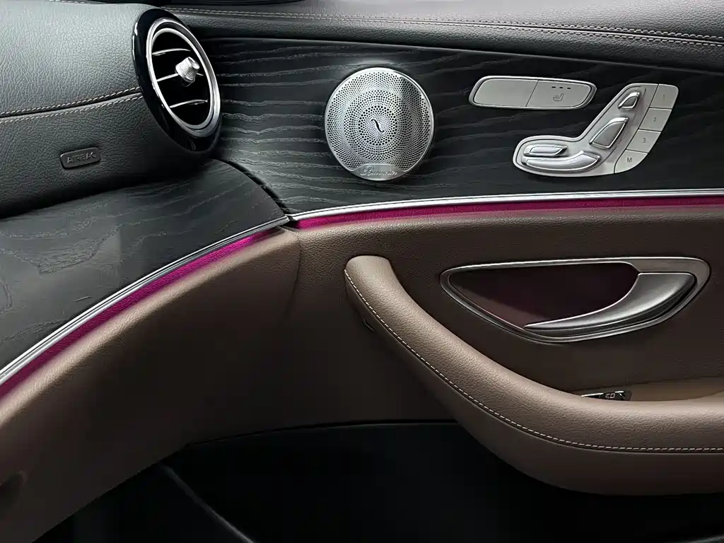 Mercedes-Benz E-Class 2021 — фото 32