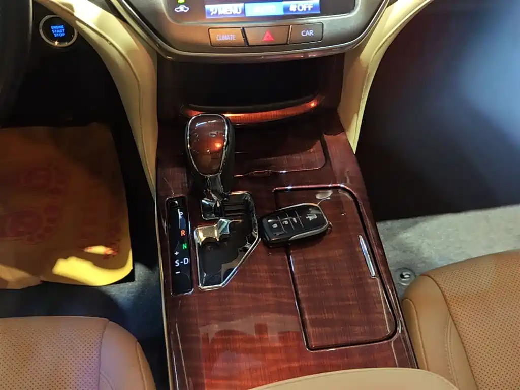 Toyota Crown 2016 — фото 14