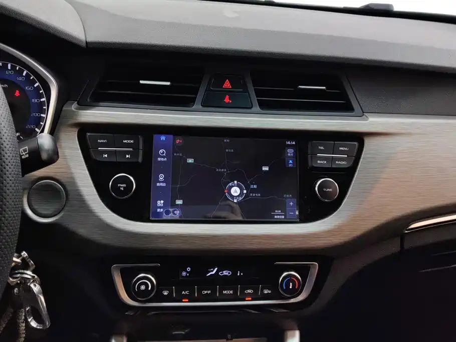 Geely Vision X3 2018 — фото 13