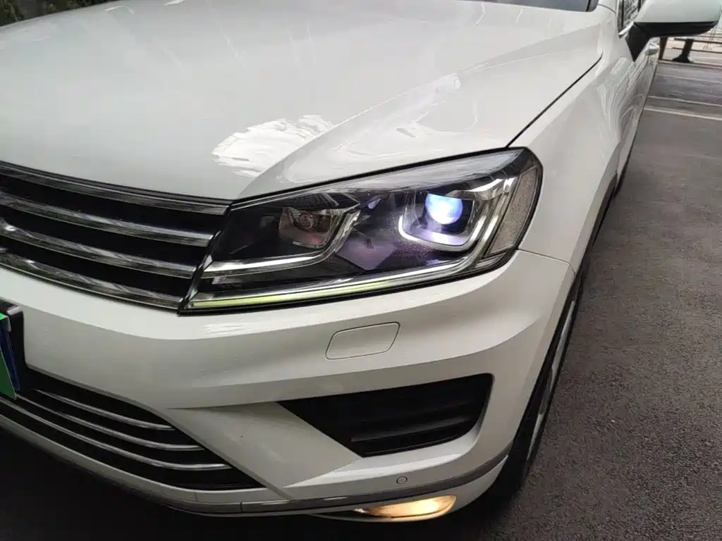 Volkswagen Touareg 2017 — фото 24