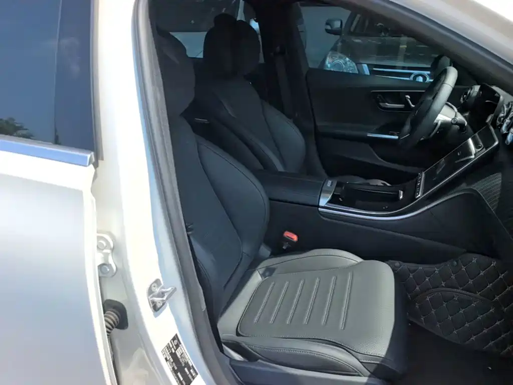 Mercedes-Benz C-Class 2025 — фото 20