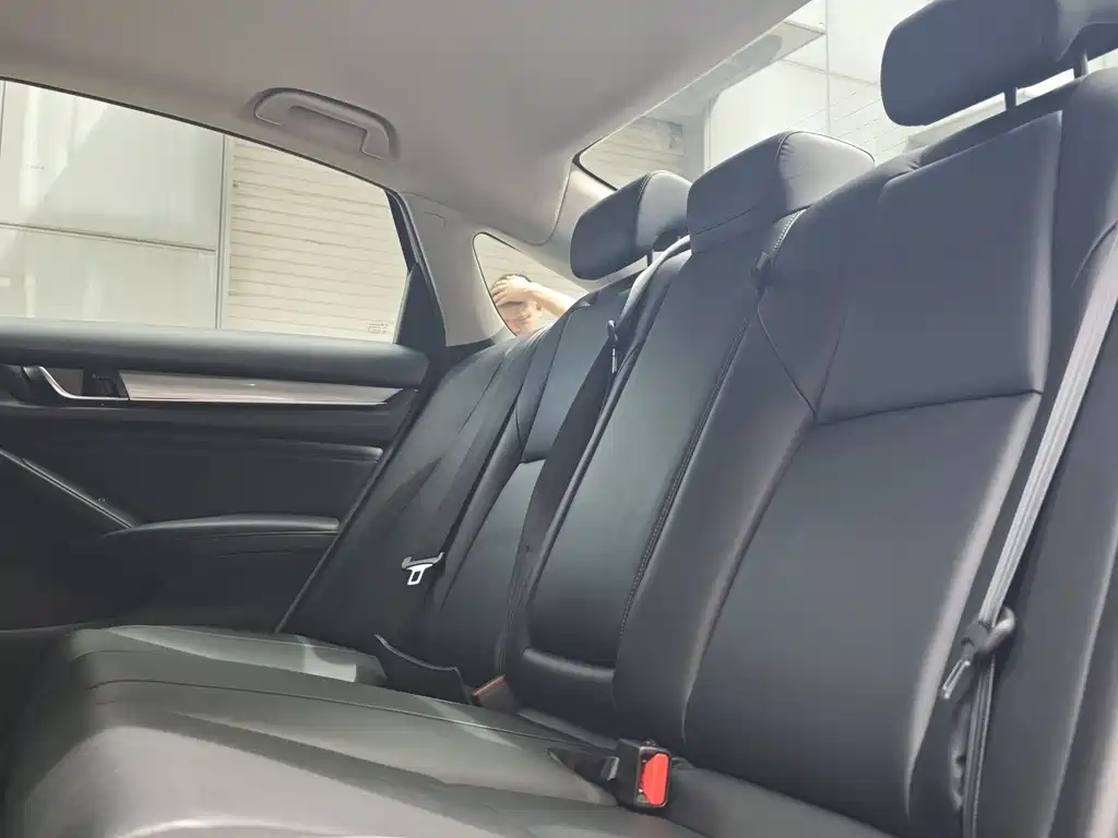 Honda Accord 2020 — фото 12