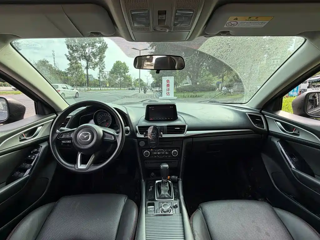 Mazda 3 Axela 2019 — фото 13
