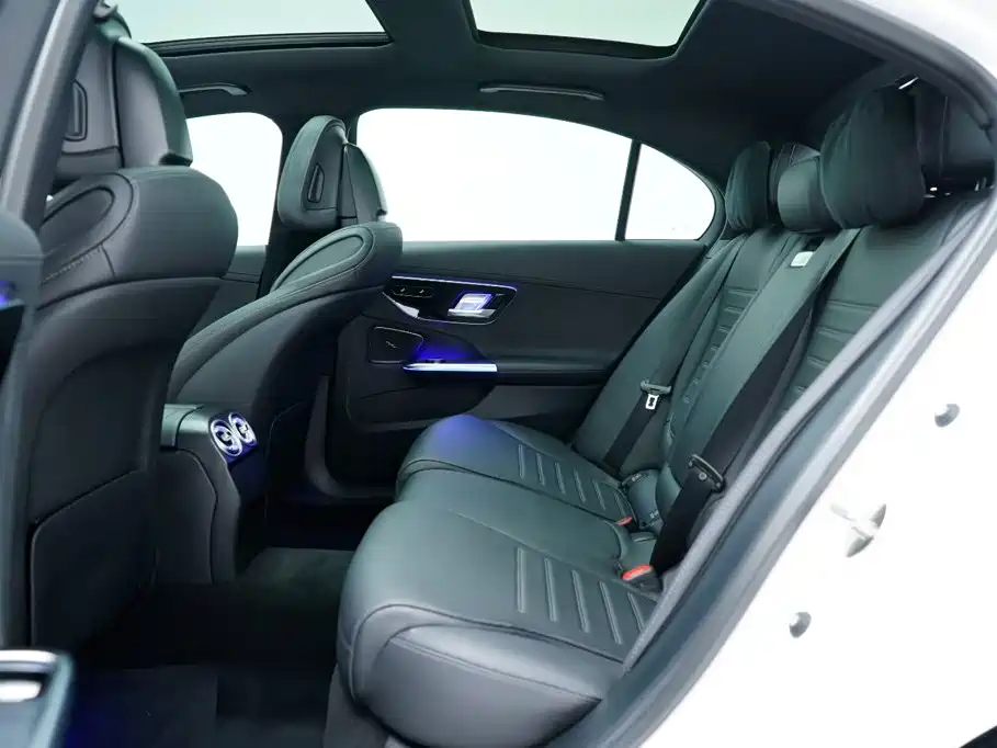 Mercedes-Benz C-Class 2023 — фото 5