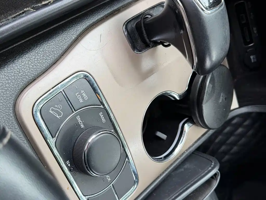 Jeep Grand Cherokee 2016 — фото 9