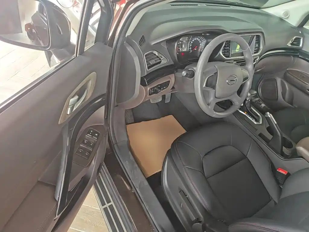 GAC Trumpchi GS4 2016 — фото 16