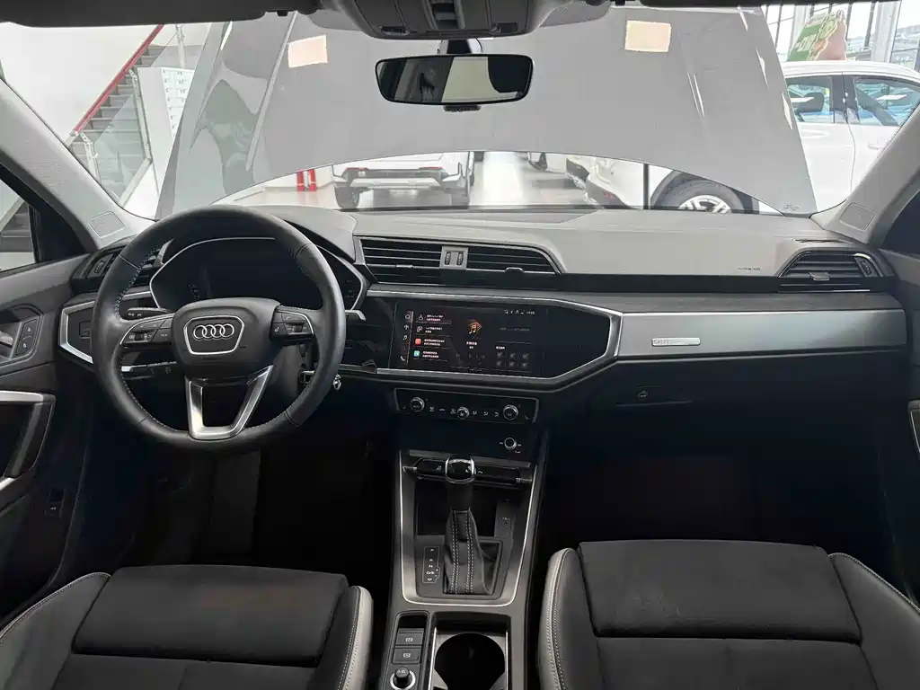 Audi Q3 2023 — фото 13