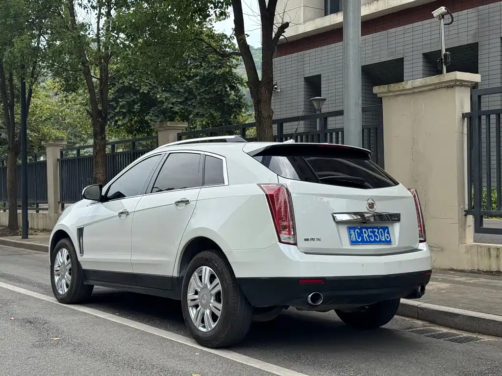 Cadillac SRX 2013 — фото 10