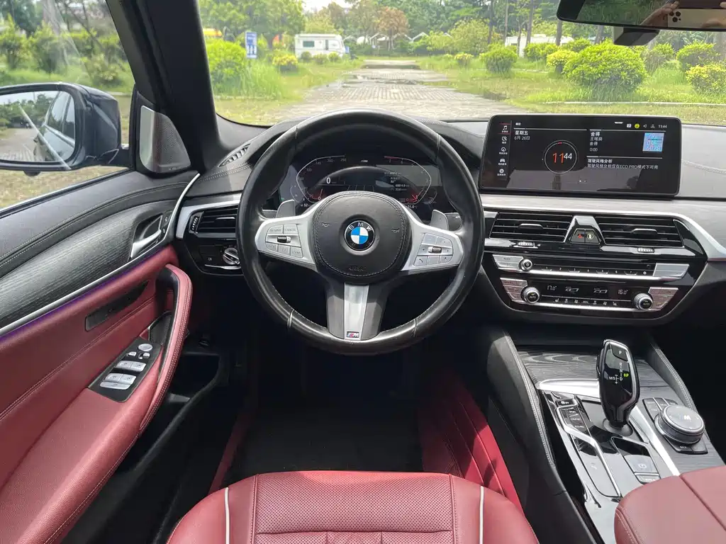 BMW 5 Series 2023 — фото 16