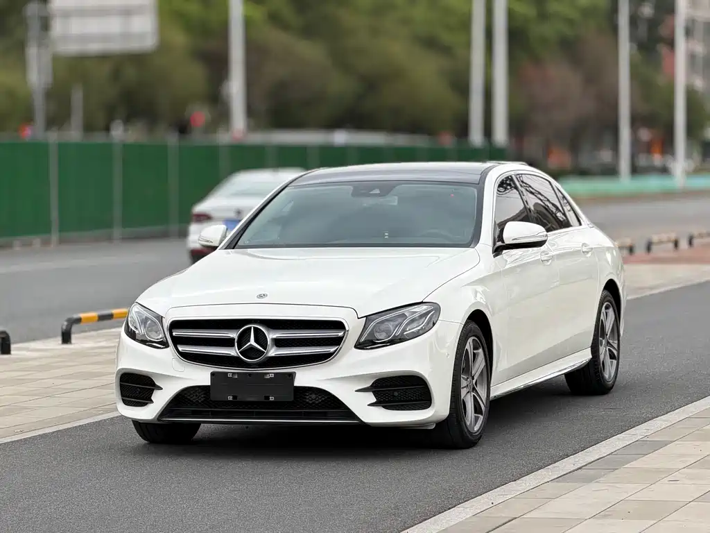 Mercedes-Benz E-Class 2018 — фото 26