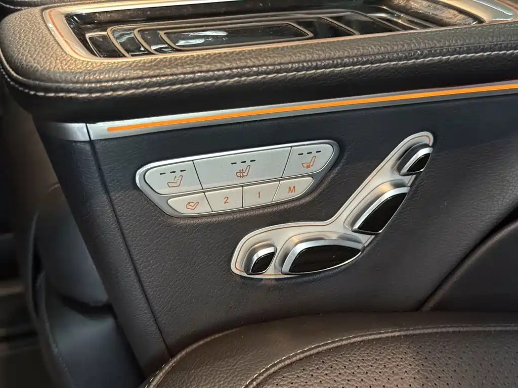 Mercedes-Benz V-Class 2023 — фото 15