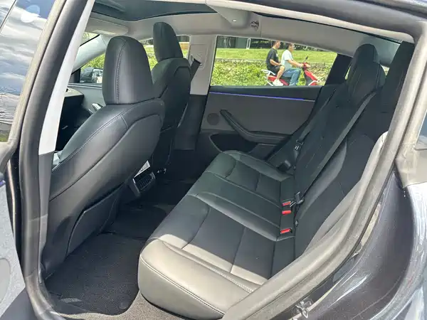 Tesla Model 3 2025