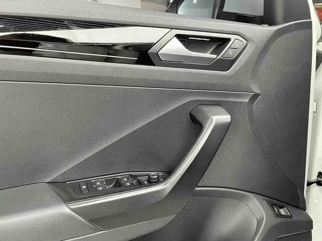 Volkswagen T-Roc 2022 — фото 17