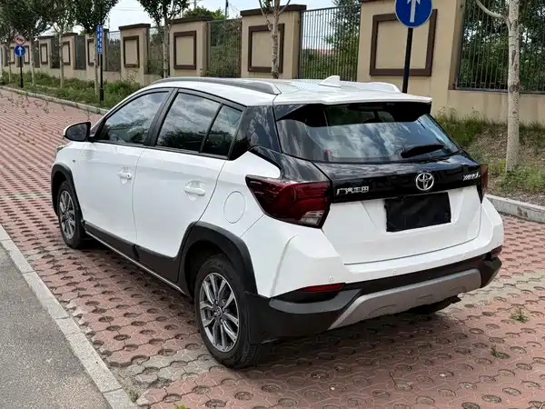 Toyota Yaris L 2022