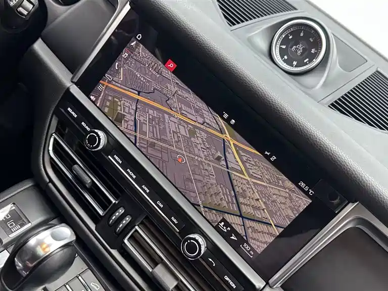 Porsche Macan 2019 — фото 14