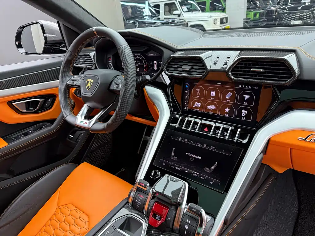 Lamborghini Urus 2022 — фото 15