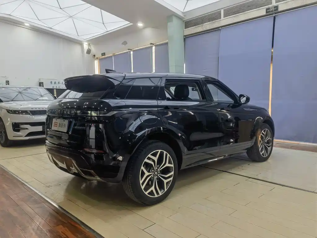 Land Rover Evoque 2023 — фото 15