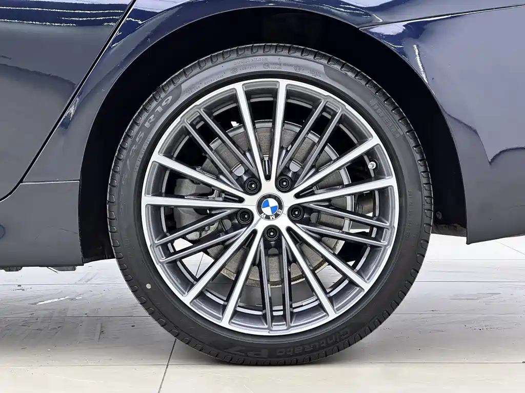 BMW 5 Series 2023 — фото 11