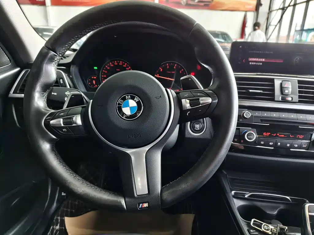 BMW 3 Series 2019 — фото 12