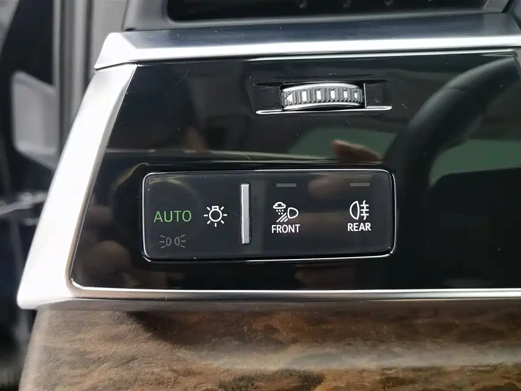 Audi Q7 2021 — фото 21