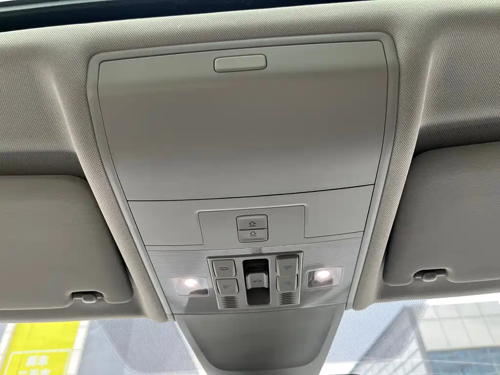 Volkswagen Tiguan L 2023 — фото 23