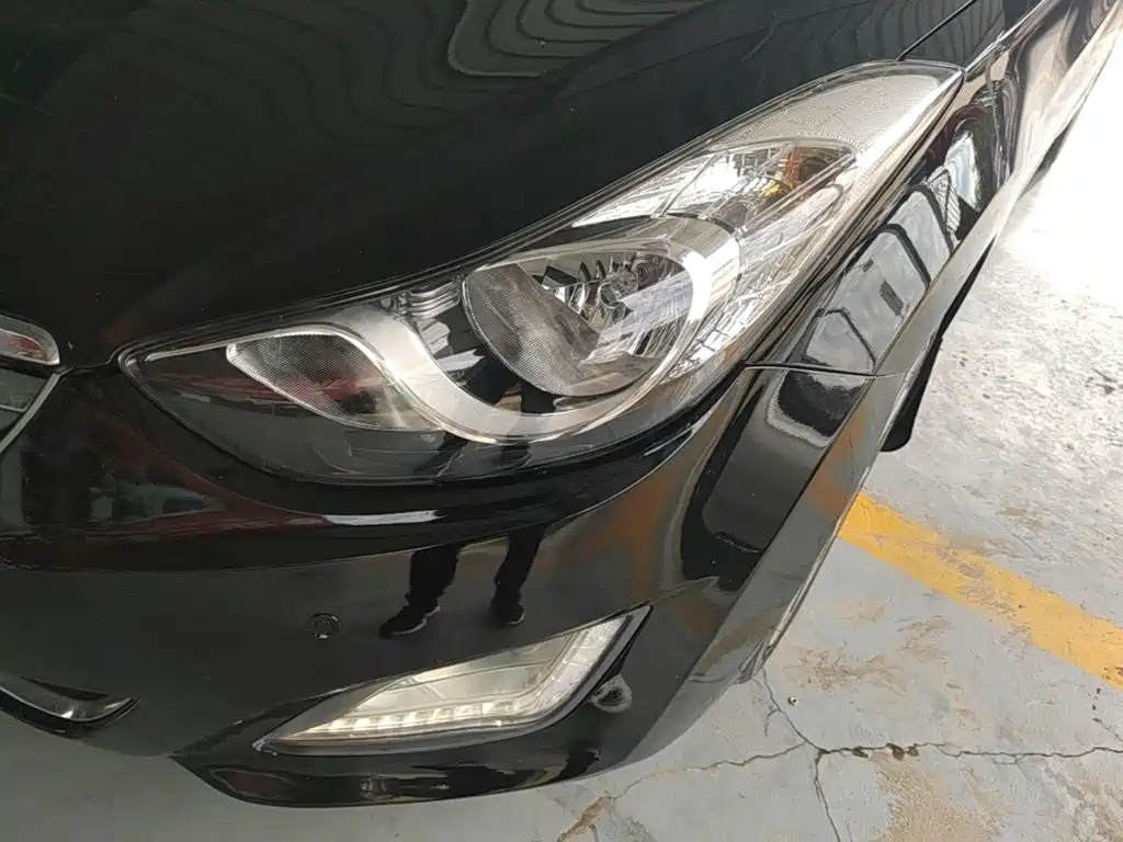 Hyundai Elantra 2015 — фото 24