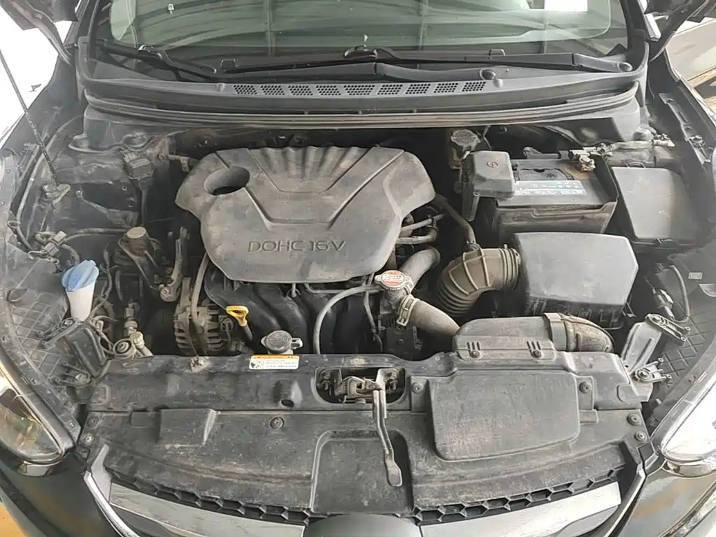 Hyundai Elantra 2015 — фото 20