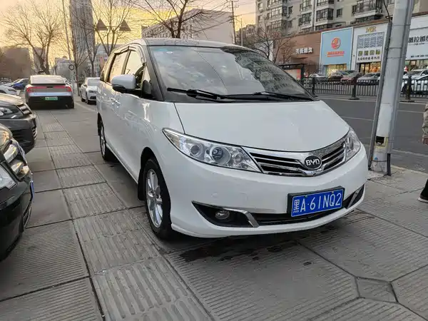 BYD M6 2015