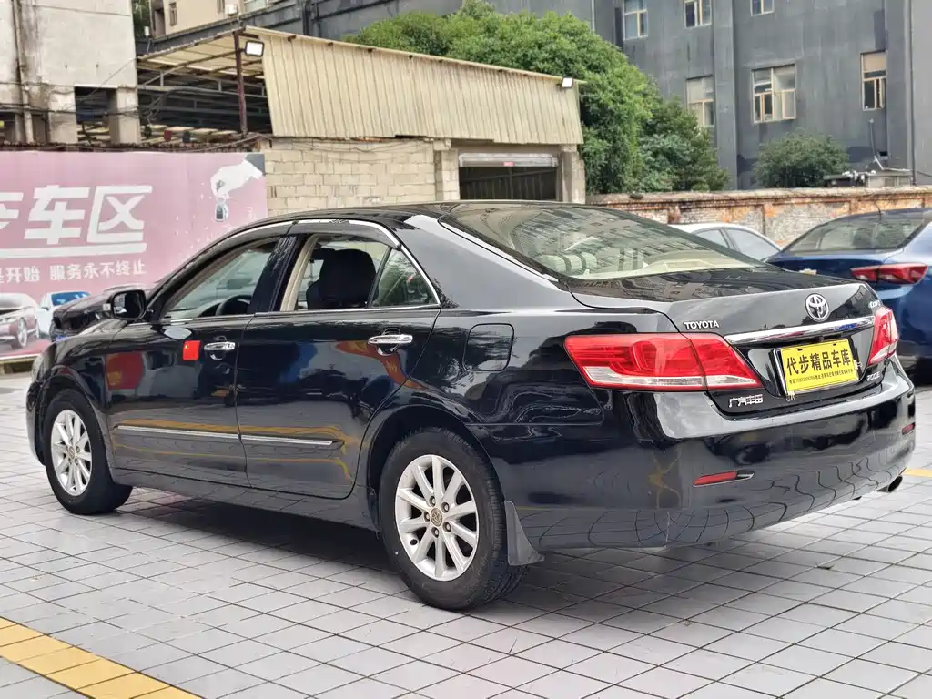 Toyota Camry 2010 — фото 22