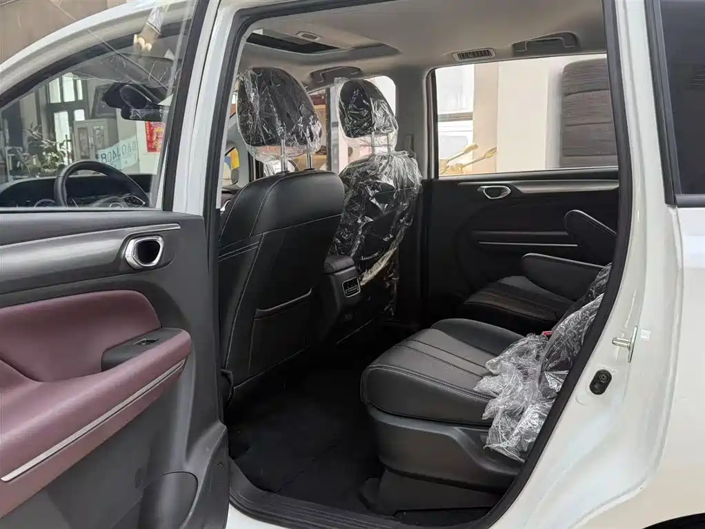 GAC Motor Trumpchi M6 2023 — фото 11