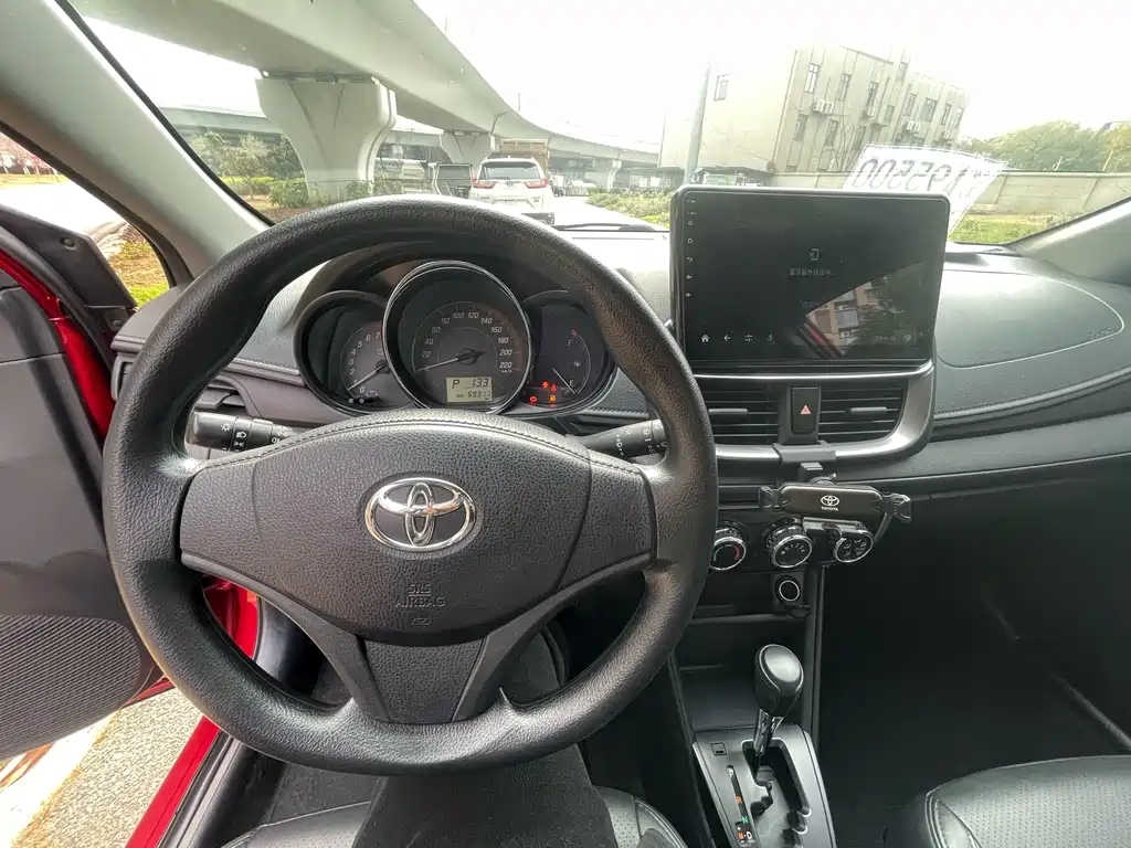 Toyota Yaris L 2020 — фото 12
