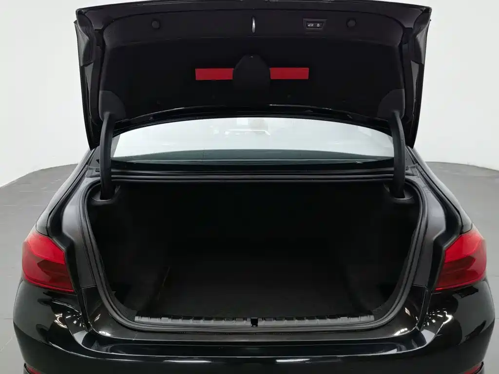 BMW 5 Series 2020 — фото 16