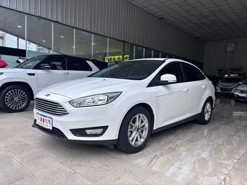 Ford Focus 2018 — фото 1