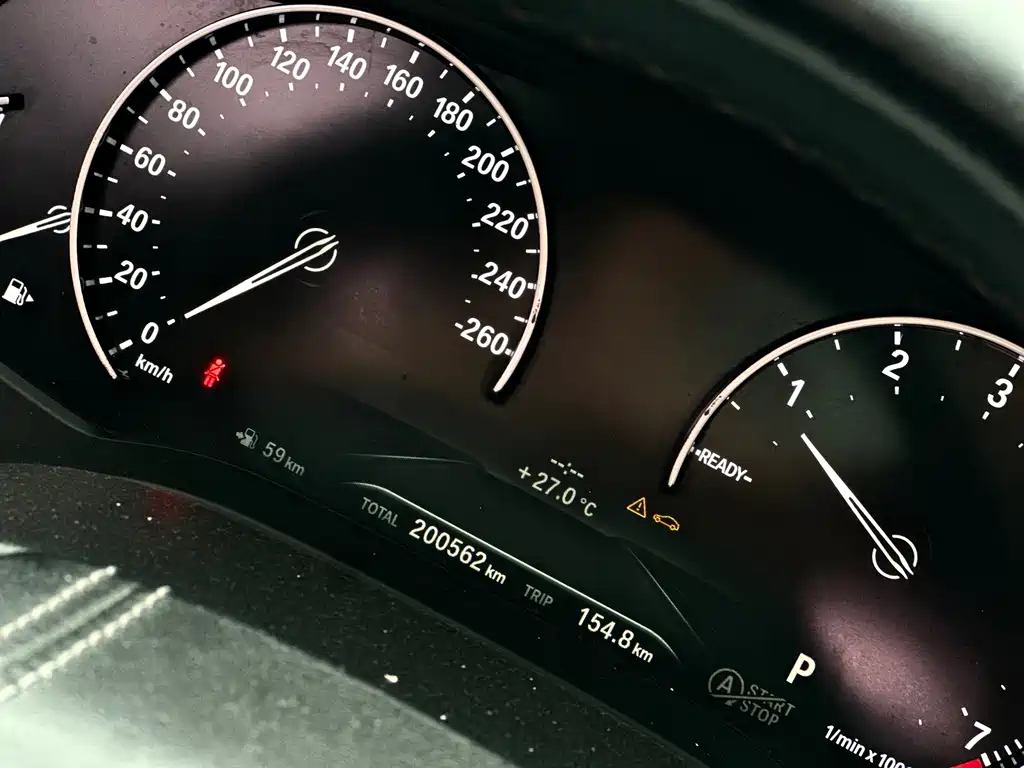 BMW 5 Series 2017 — фото 16