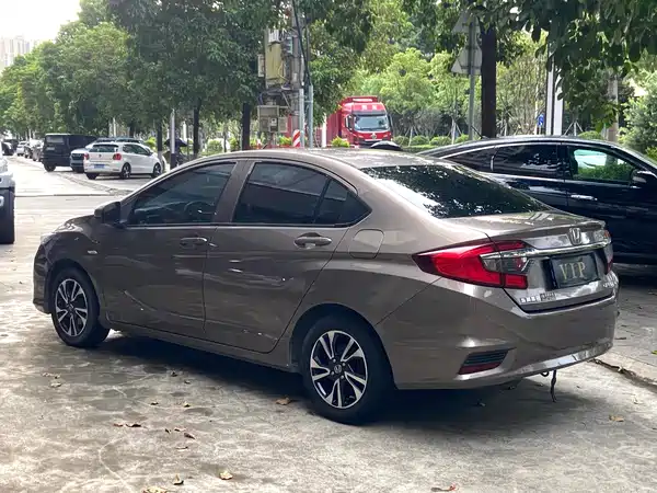 Honda Greiz 2016