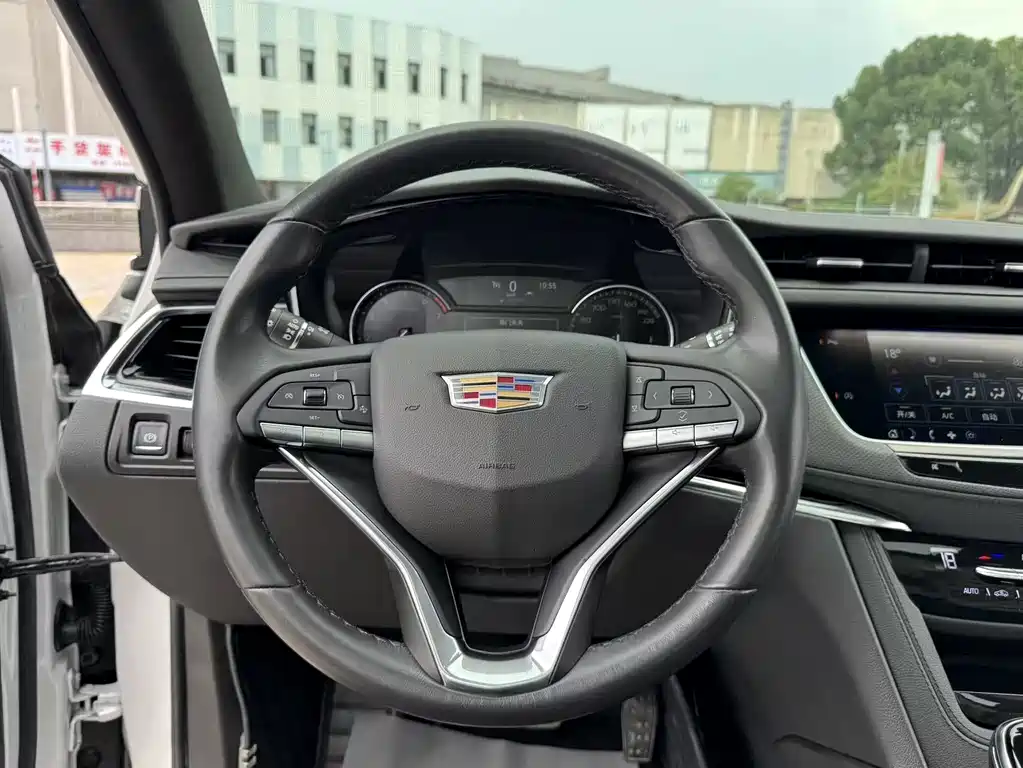 Cadillac XT6 2021 — фото 38